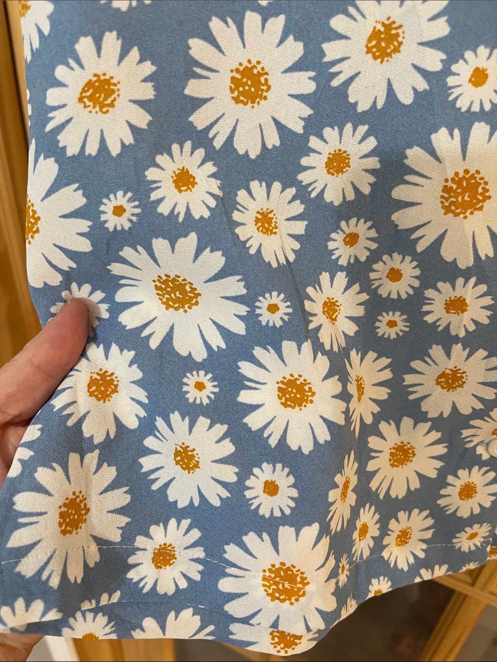171. Blue Daisy-Print Short Sleeve Collared Top - Picture 4 of 4